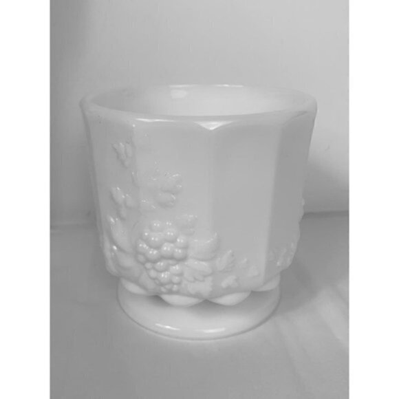 Vintage Westmoreland Paneled Grape Milk Glass Sugar Bowl - Picture 2 of 8